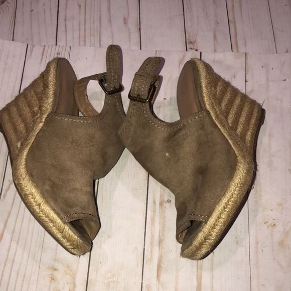 Universal thread tan open toe wedge sandal - Picture 3 of 6